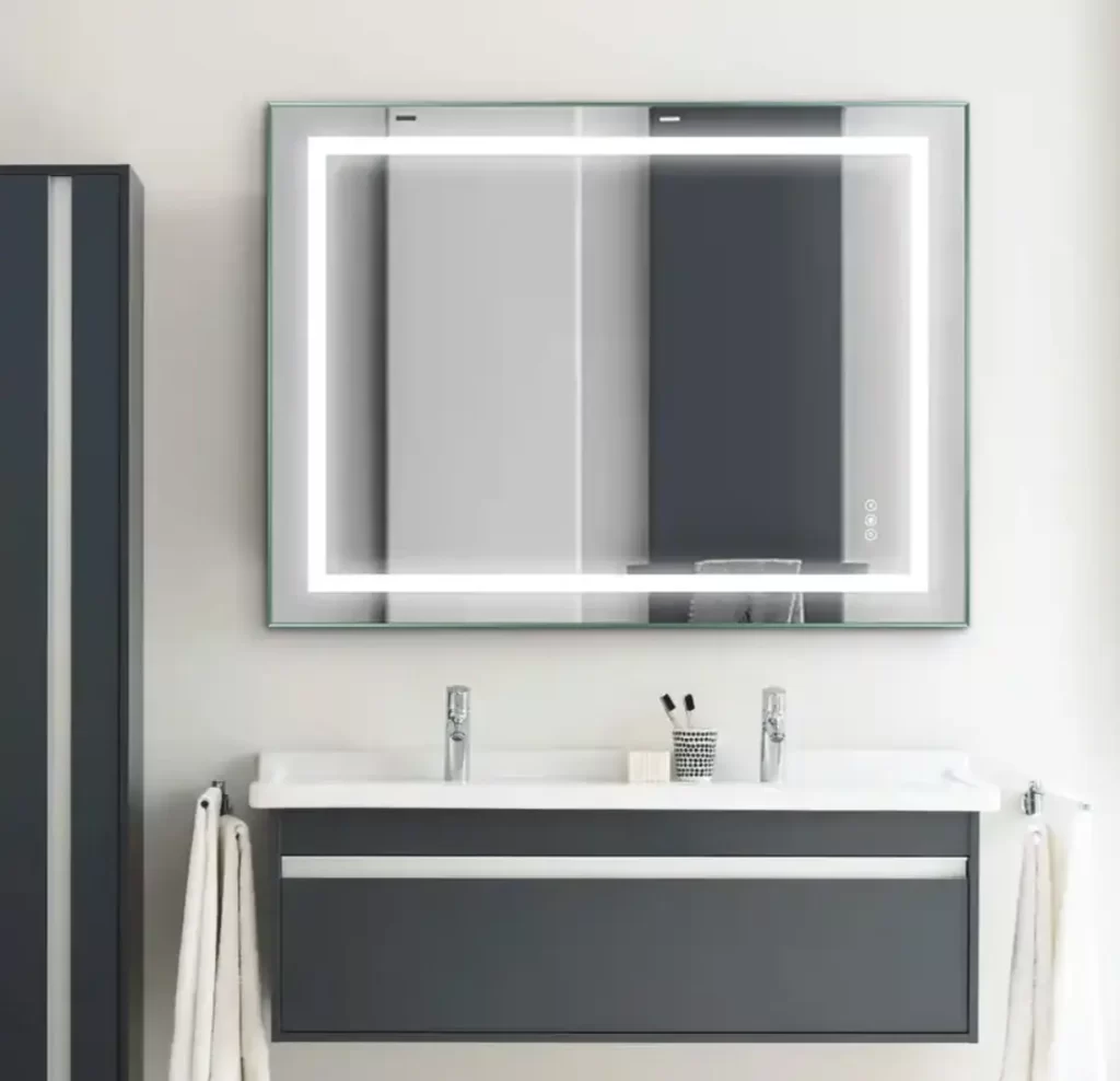 The modern and simple frameless mirror design is simple and generous, giving the space a clean and refreshing feeling. 